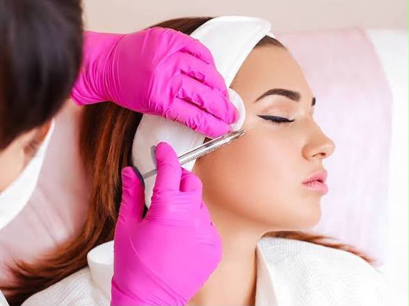 OxyGeneo 3-in-1-Gesichtsbehandlung bei EsteCenter Istanbul
